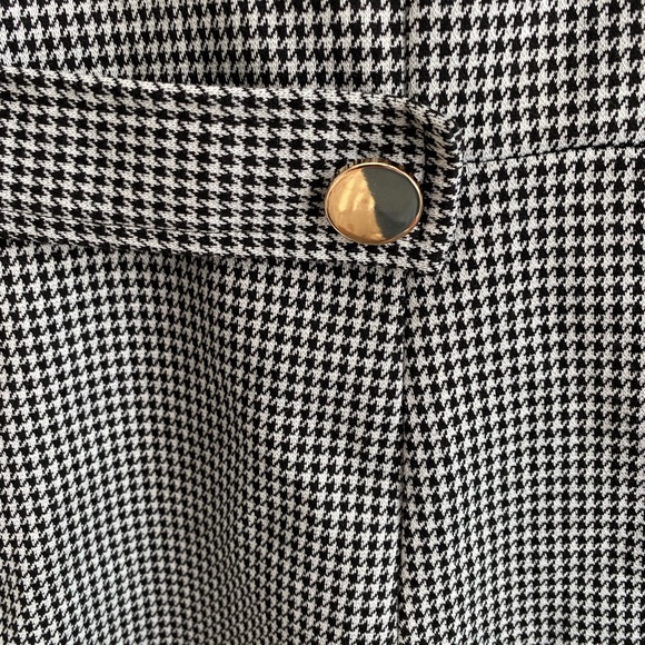 Very Flattering Houndstooth Peplum Blouse - Picture 4 of 9